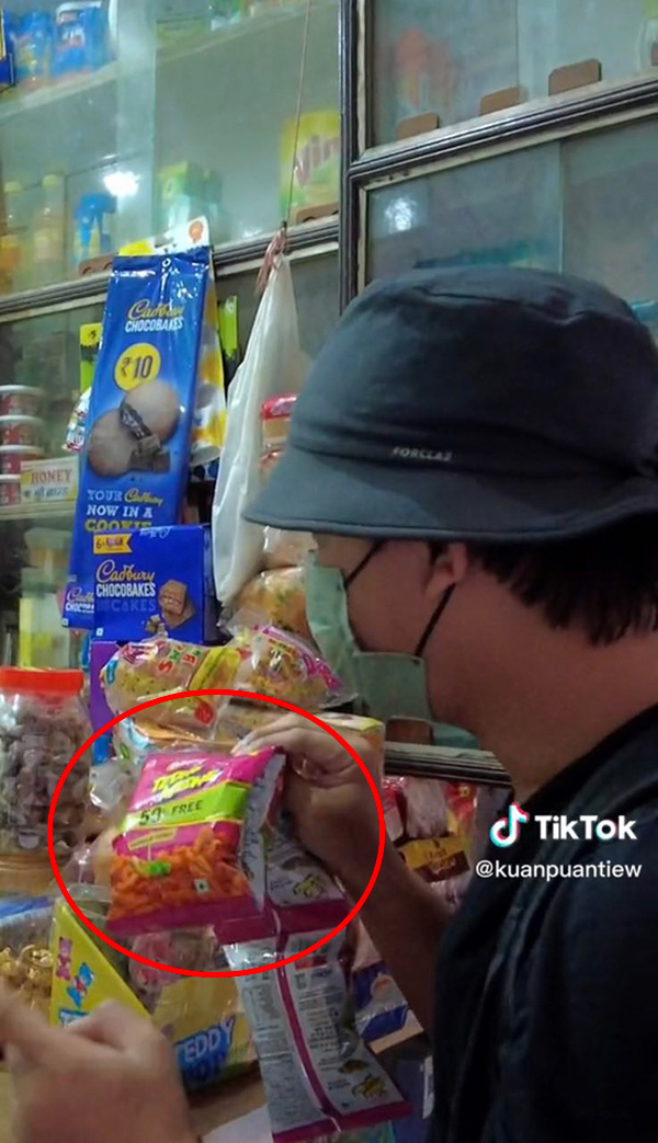 หนุ่มรีวิวขนมอินเดีย เห็นยี่ห้อแล้วคาใจ Tedhe Medhe 