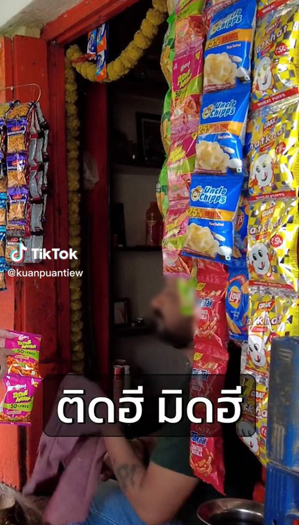 หนุ่มรีวิวขนมอินเดีย เห็นยี่ห้อแล้วคาใจ Tedhe Medhe 