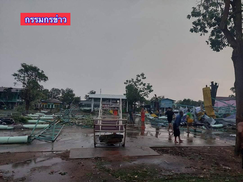 พายุถล่มพิจิตร หลังคาโรงยิมทับเด็ก นร. เสียชีวิต 4 ราย บาดเจ็บอีก 15 ราย
