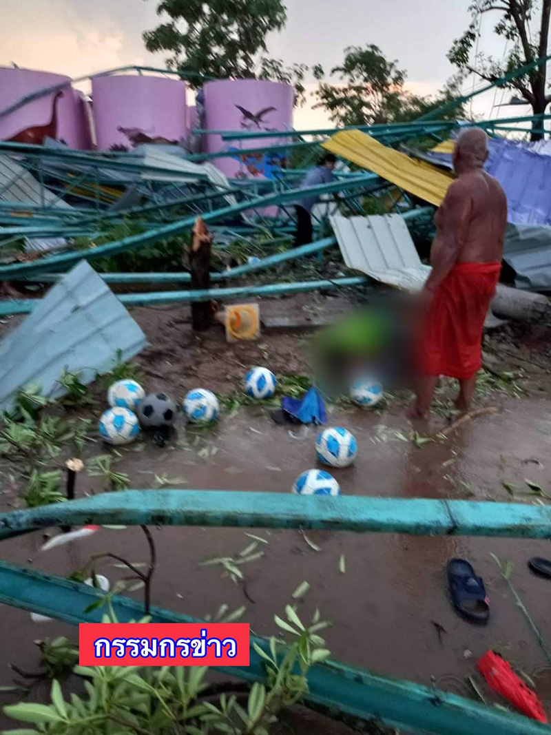 พายุถล่มพิจิตร หลังคาโรงยิมทับเด็ก นร. เสียชีวิต 4 ราย บาดเจ็บอีก 15 ราย