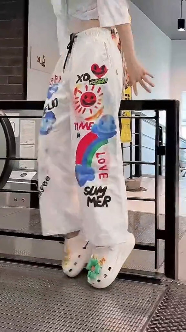 ดาว TikTok ลงคอนเทนต์บันไดเลื่อน เล่นใหญ่จนส่อดราม่า แฉใครติงเจอบล็อก ลบเมนต์ 