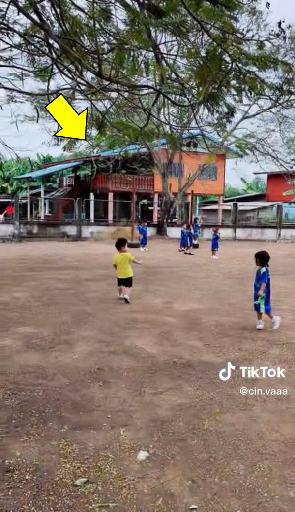 เอ็นดู ส่งลูกไปเรียนวันแรก แต่บ้านดันติดโรงเรียน 