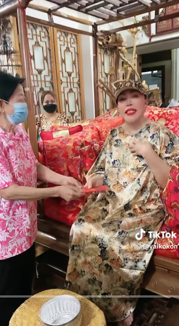 ไฮโซสุมณี กับคลิปเห็นแบงก์ 50 เหรียญ 10 ครั้งแรกในชีวิต 