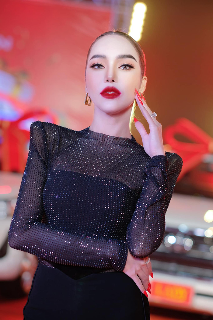  ตั๊ก กรกนก แม่ค้าออนไลน์ แฉ โรงเรียนนานาชาติค่าเทอมเกือบล้าน ลูกล้มเหงือกฉีก