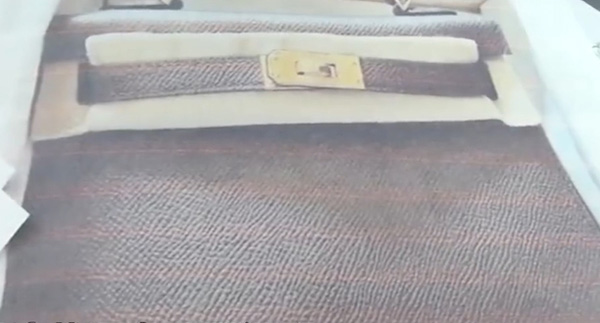 เพื่อนรักชั่ว แอบฉกแบรนด์เนมหรูในบ้าน