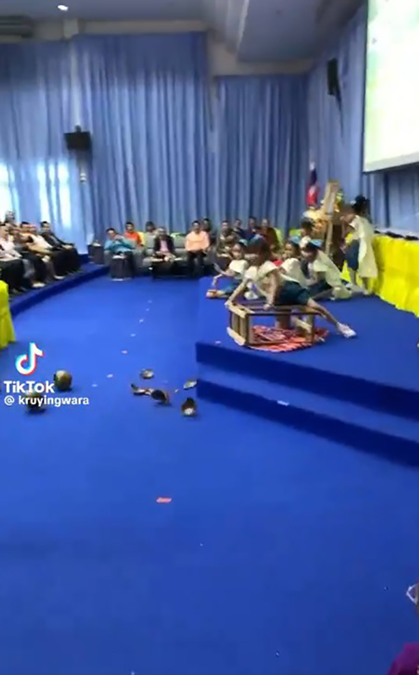 เด็กโชว์ดีดไห 