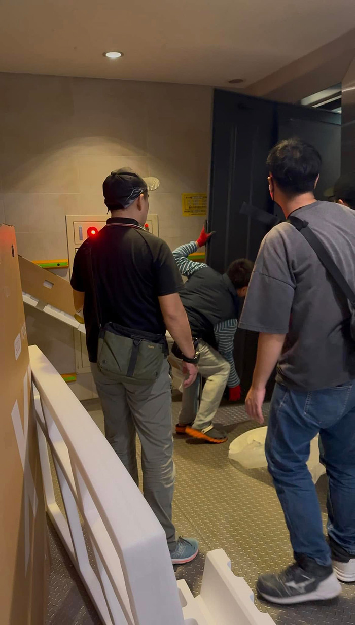 ถอยทีวีใหม่ 100 นิ้ว