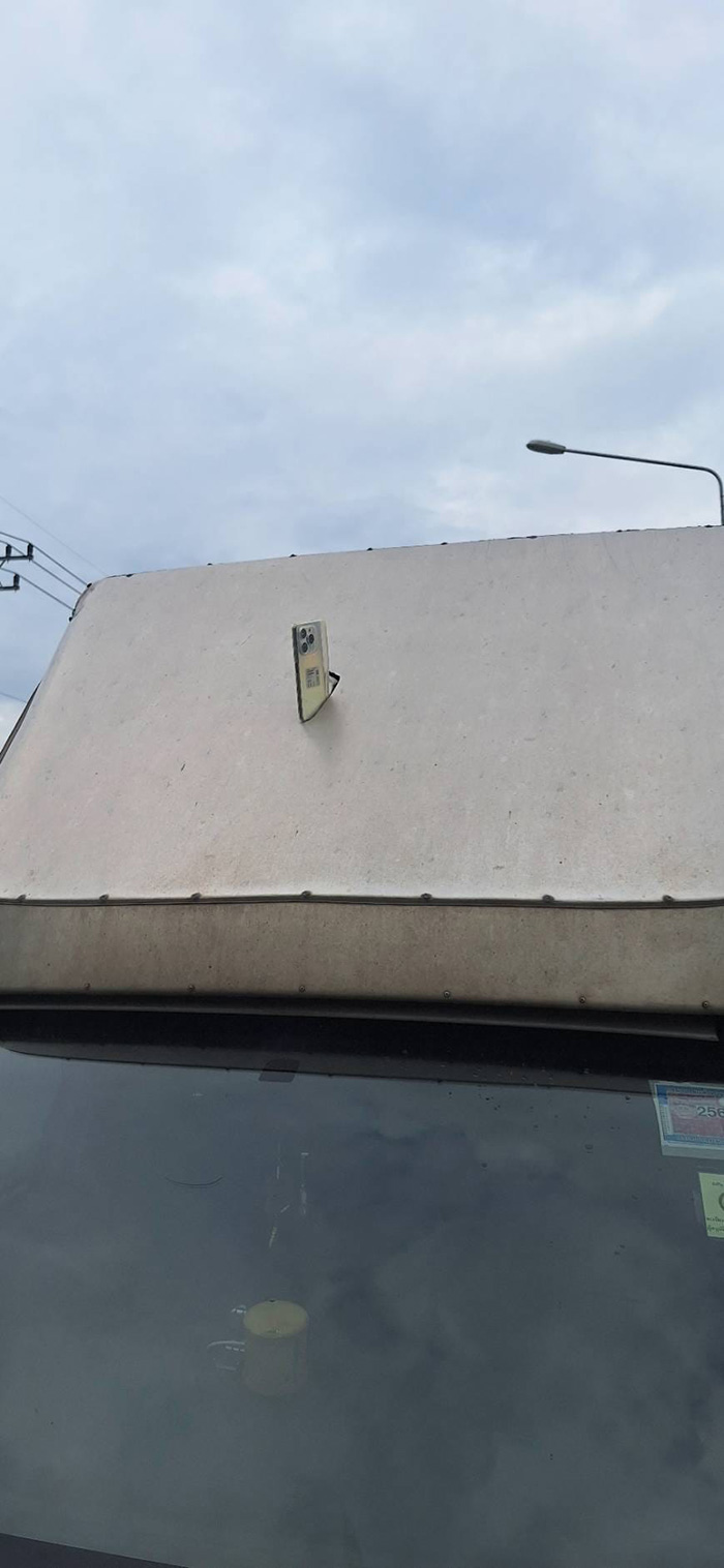 โทรศัพท์บินปักรถ