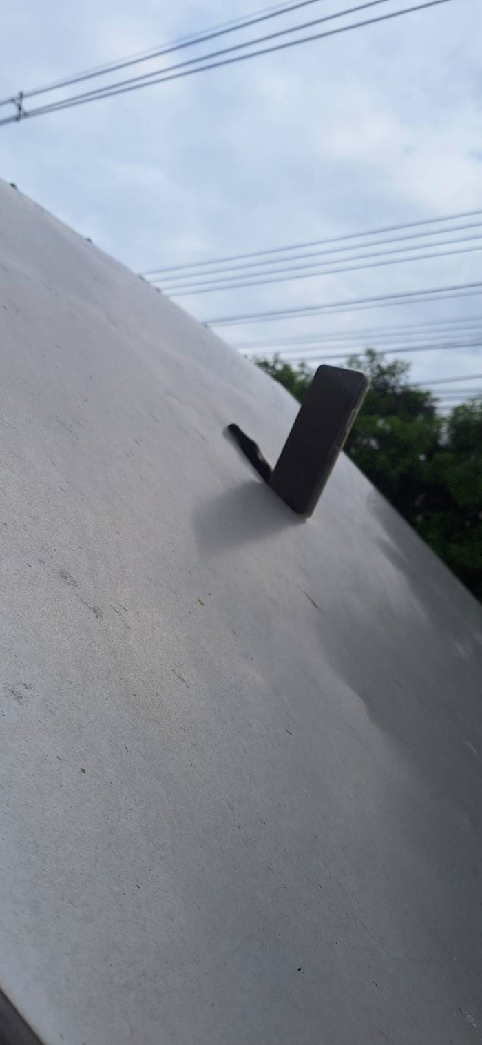 โทรศัพท์บินปักรถ