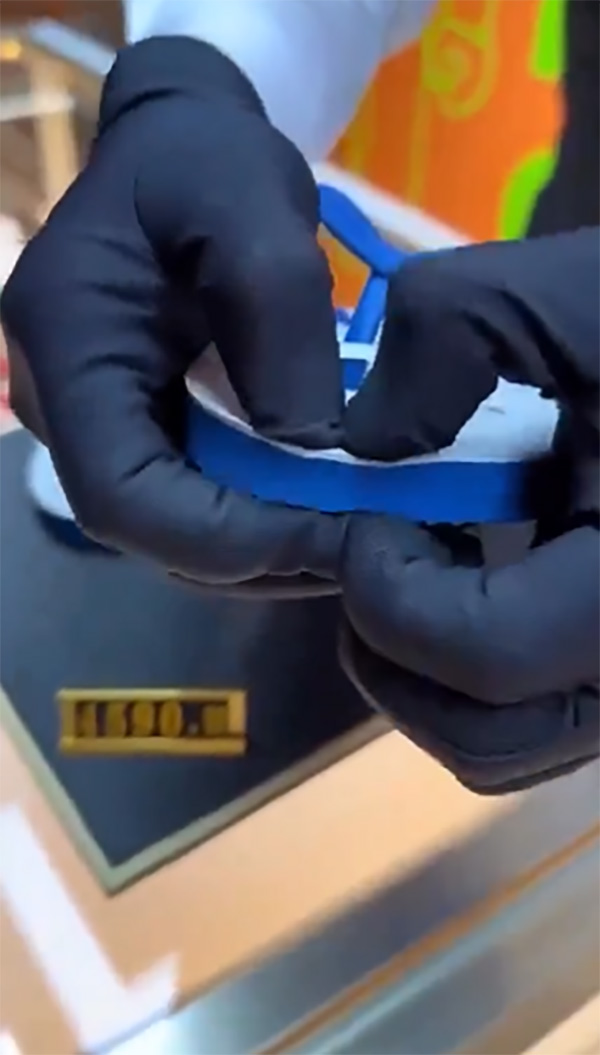 แตะหูหนีบ