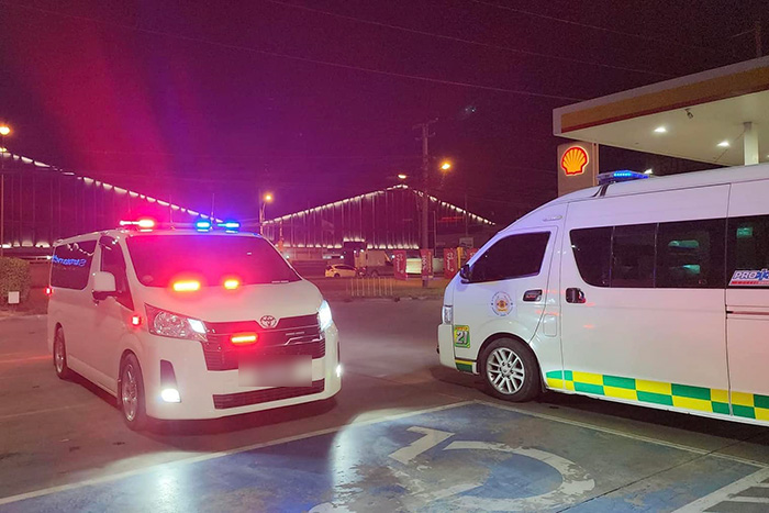 กู้ภัยรับแจ้งเหตุในปั๊ม เจอคนนอนแผ่ มีกลิ่นโชย 