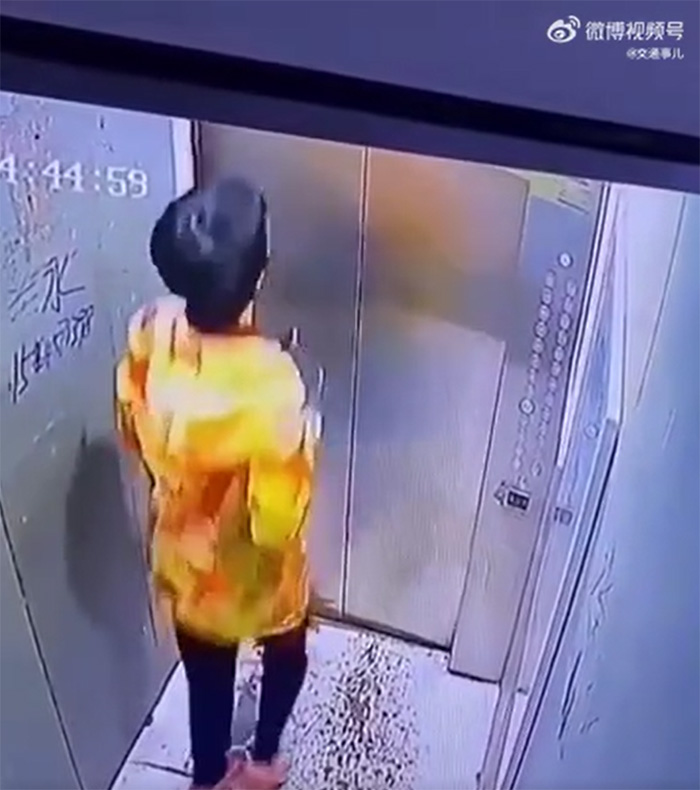 ป้าออกกำลังไม่ดูที่