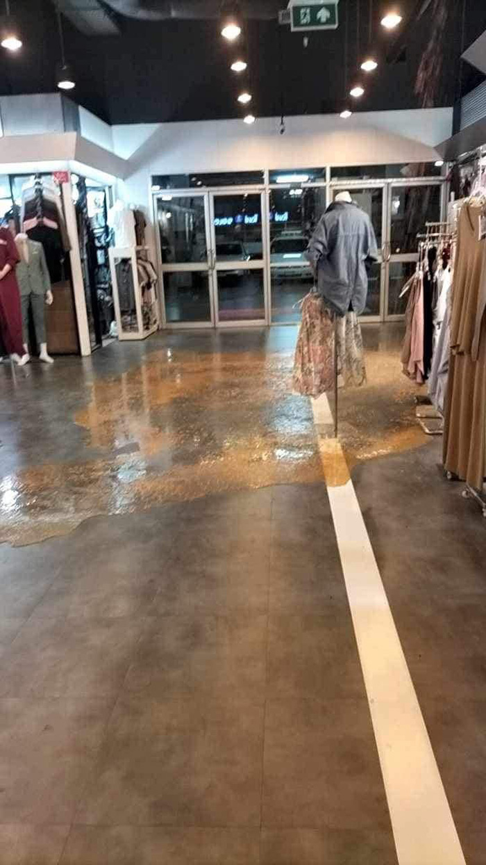 ส้วมแตกกลางห้างดังย่านลาดพร้าว 