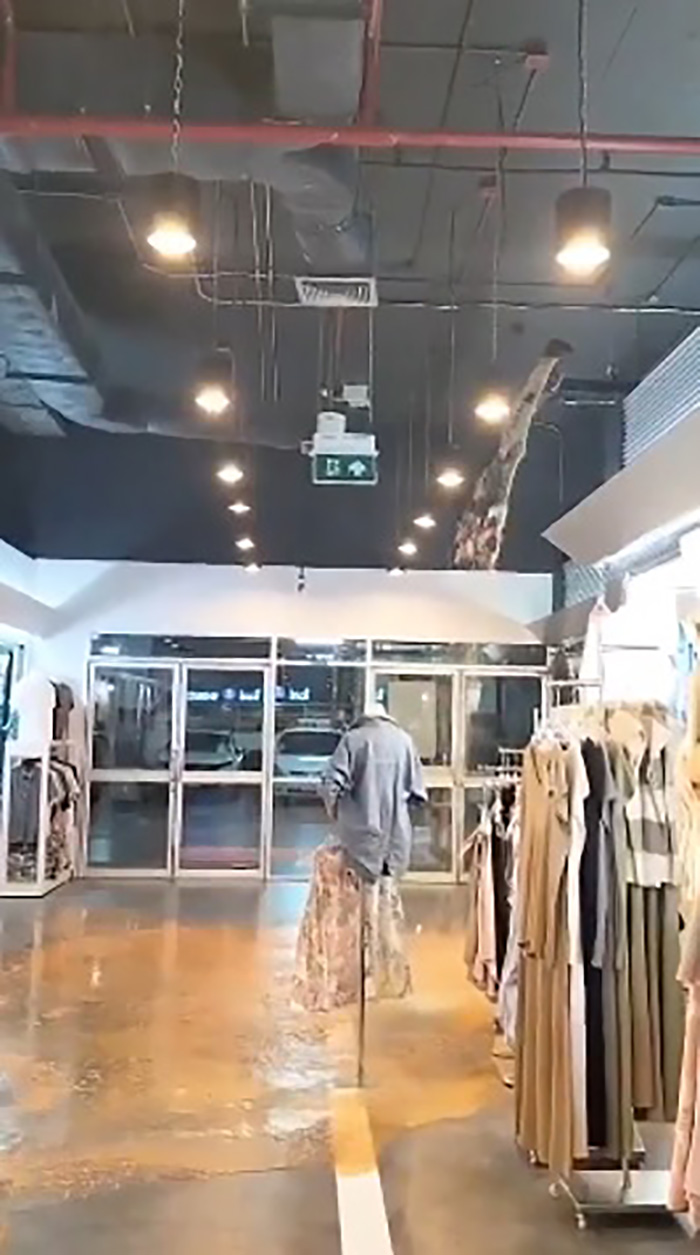 ส้วมแตกกลางห้างดังย่านลาดพร้าว 