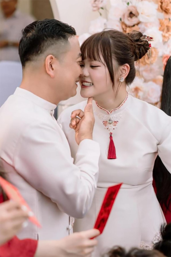 คู่รักอายุห่าง 20 ปี 