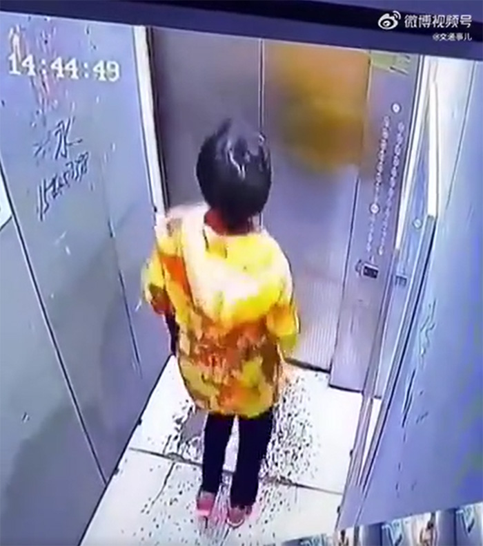 ป้าออกกำลังไม่ดูที่