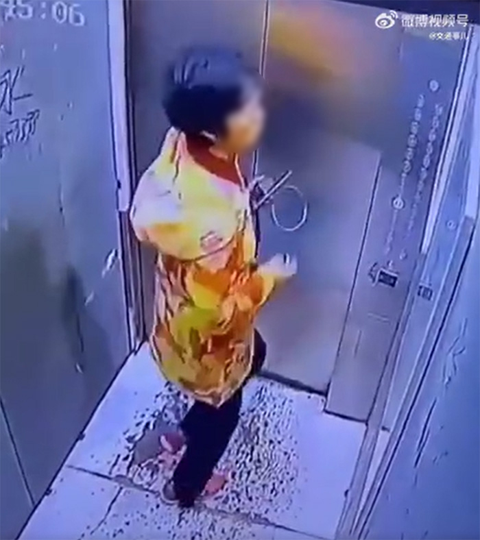 ป้าออกกำลังไม่ดูที่