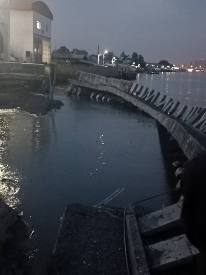 แนวเขื่อนริมแม่น้ำเจ้าพระยาทรุด 