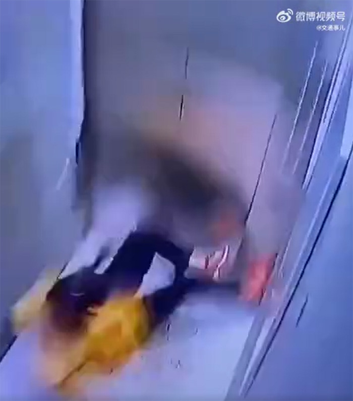 ป้าออกกำลังไม่ดูที่