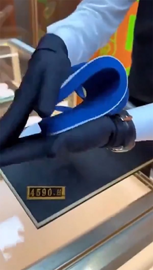 แตะหูหนีบ