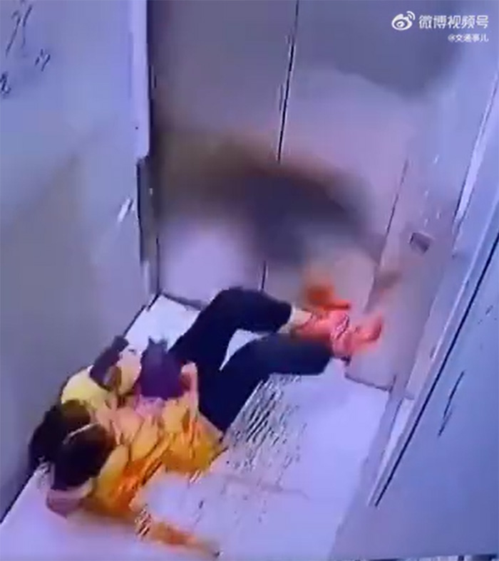 ป้าออกกำลังไม่ดูที่