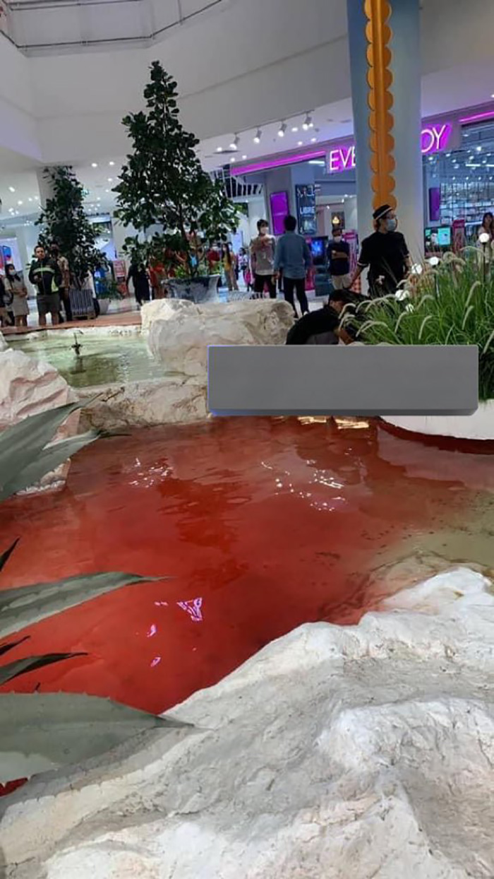 คนตกลงมาจากชั้น 4 