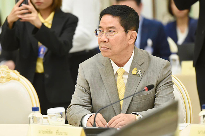 พิชิต ชื่นบาน