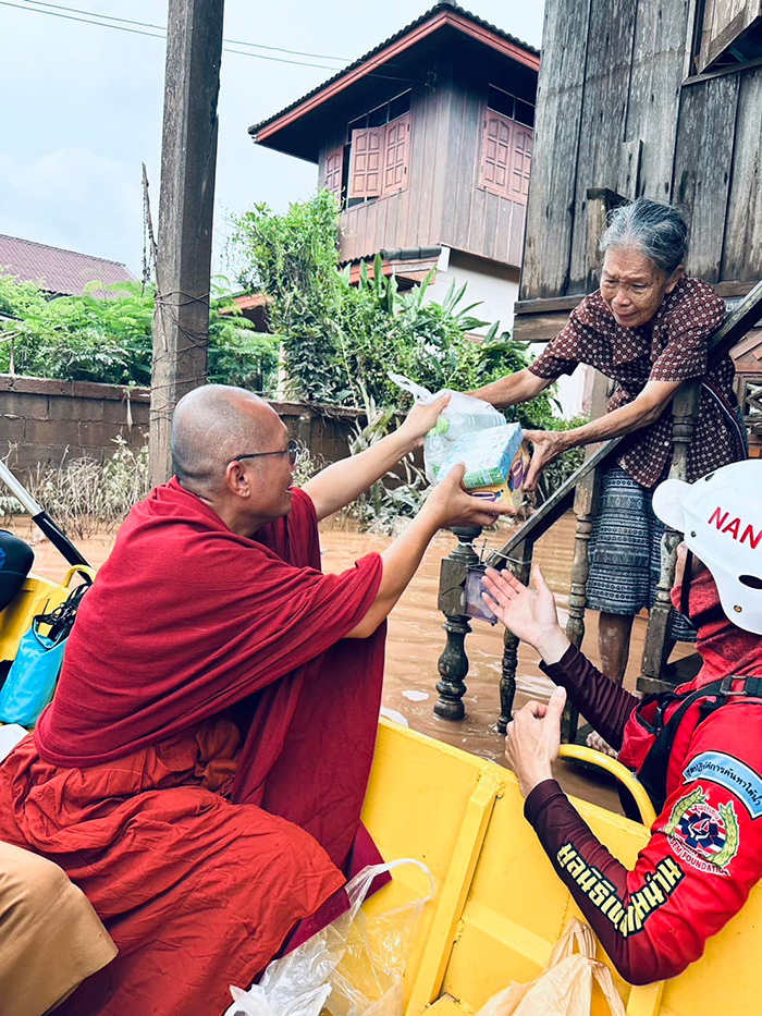 พระนำของช่วยน้ำท่วม