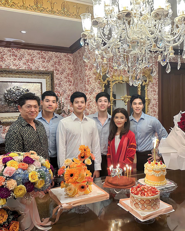 หนุ่มคนดังของไทย