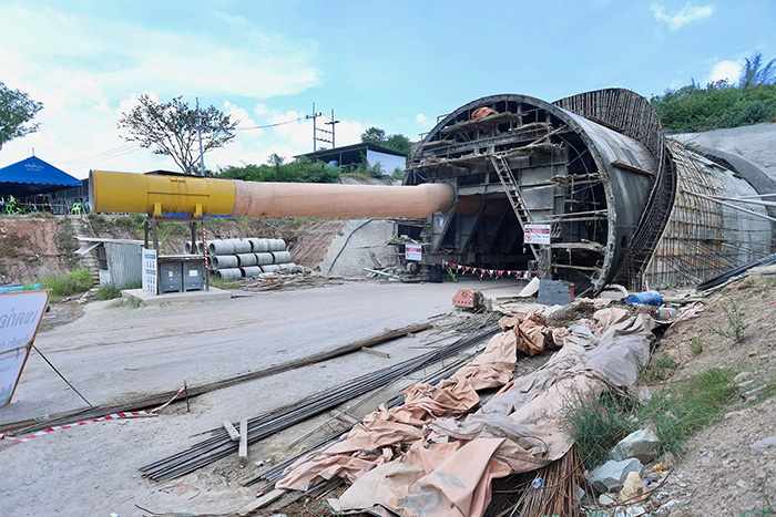 อุโมงค์รถไฟถล่ม 