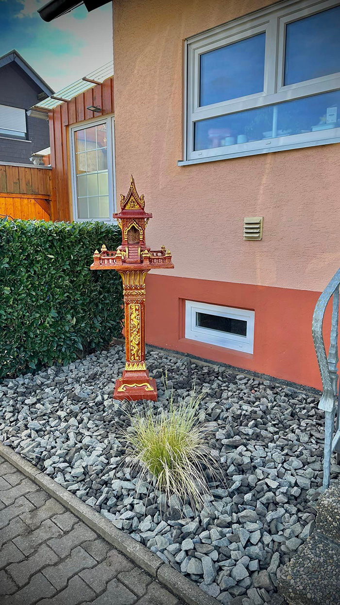 ฝรั่งเที่ยวไทย ซื้อของสิ่งนี้ไปติดตั้งหน้าบ้าน