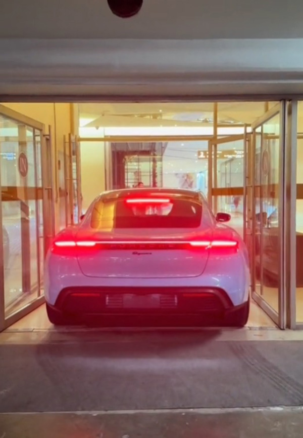 ไขปริศนาเอารถเข้า ออกในห้าง