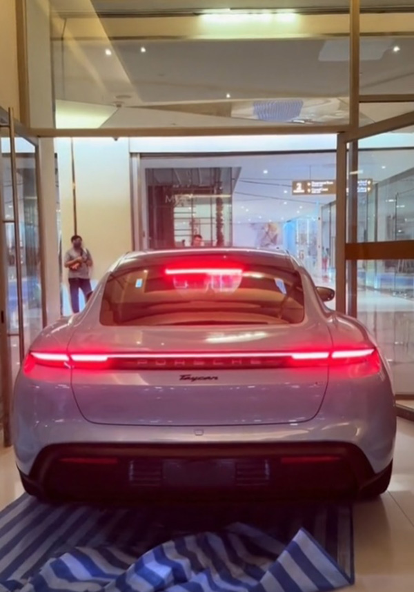 ไขปริศนาเอารถเข้า ออกในห้าง