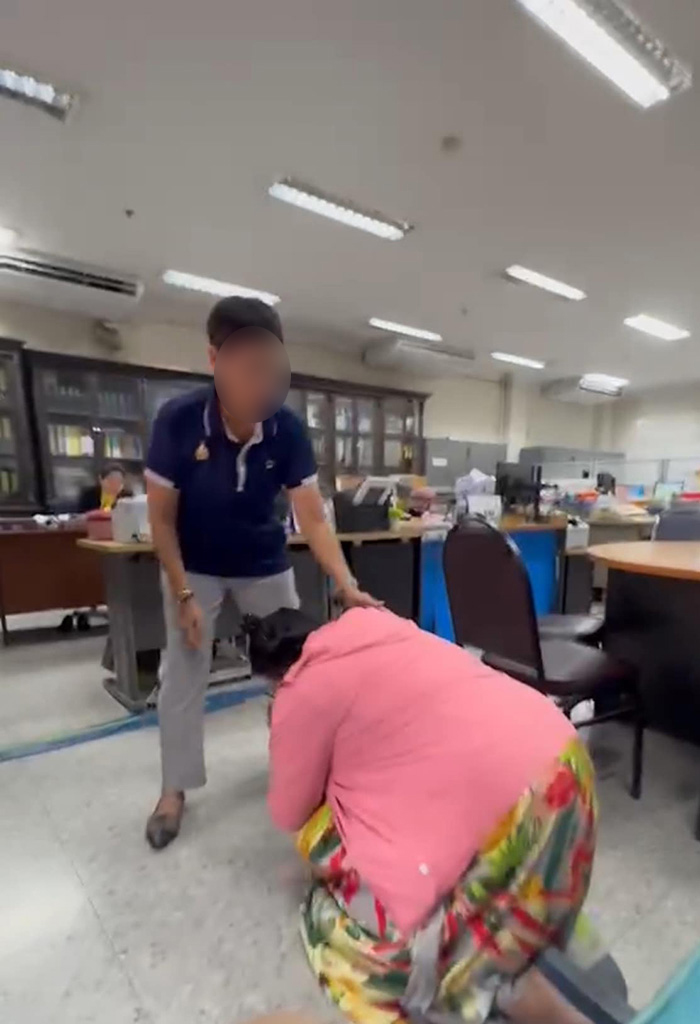 เน็ตไอดอลร้องไห้โฮก้มกราบเจ้าหน้าที่ 