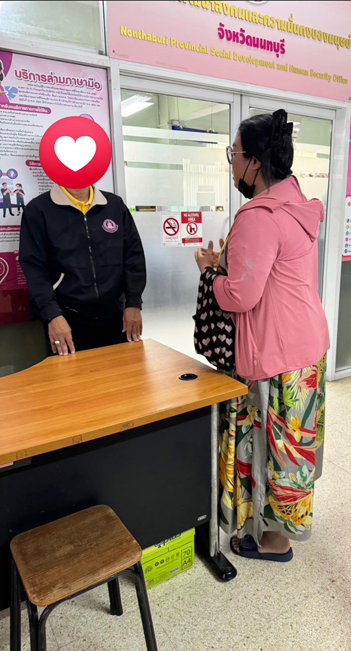 เน็ตไอดอลร้องไห้โฮก้มกราบเจ้าหน้าที่ 