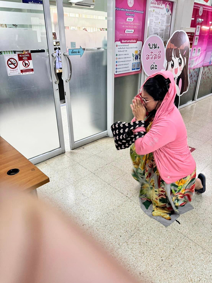 เน็ตไอดอลร้องไห้โฮก้มกราบเจ้าหน้าที่ 