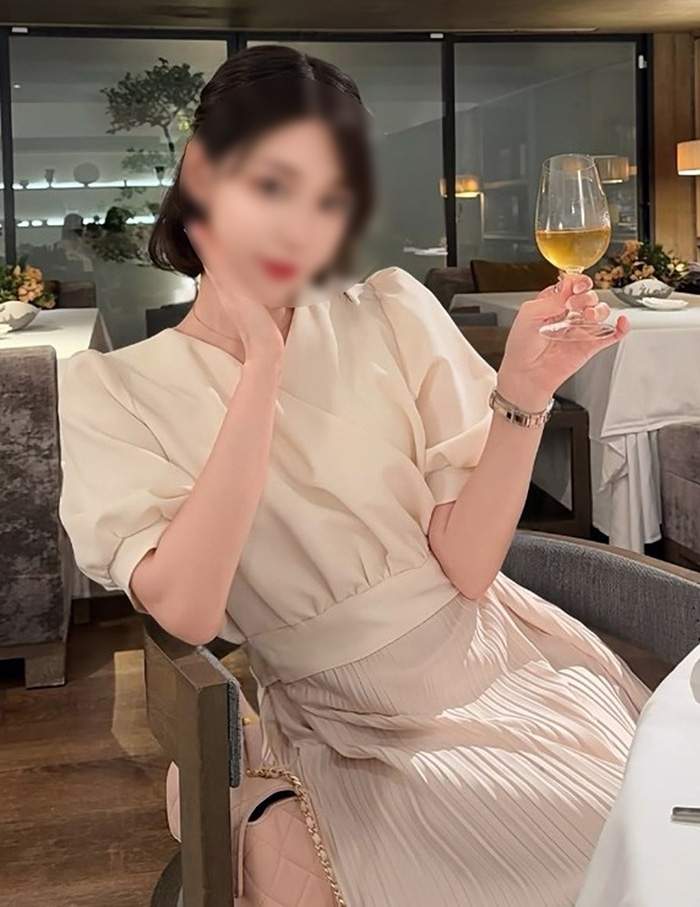 เน็ตไอดอลโดนแฉ เป็นเมียน้อยนักธุรกิจ