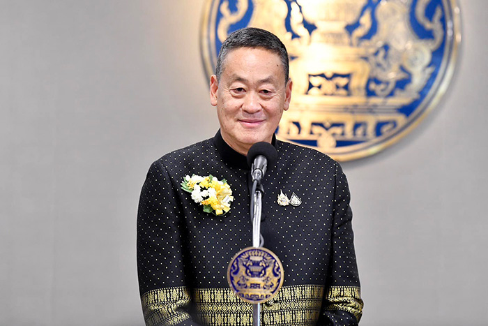 เศรษฐา ทวีสิน