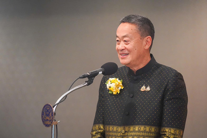 เศรษฐา ทวีสิน