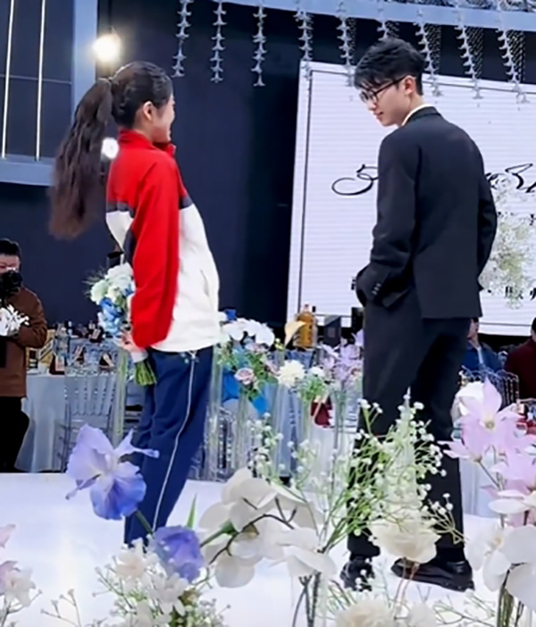 เจ้าสาวแอบเปลี่ยนชุดกลางงานแต่ง