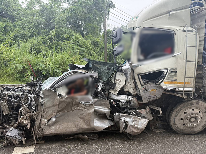 รถบรรทุกสิบล้อเบรกแตก ชน 5 คันรวด