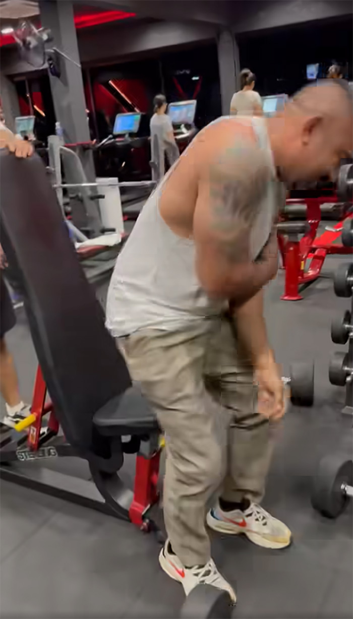 เทรนเนอร์ยกดัมเบล