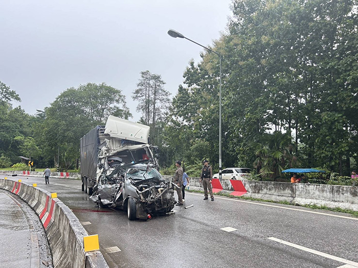 รถบรรทุกสิบล้อเบรกแตก ชน 5 คันรวด