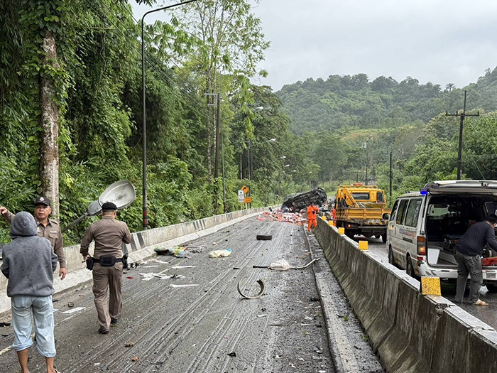 รถบรรทุกสิบล้อเบรกแตก ชน 5 คันรวด