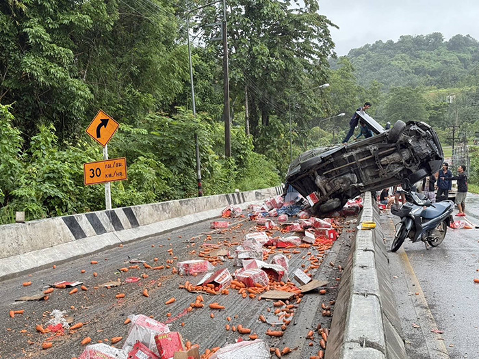 รถบรรทุกสิบล้อเบรกแตก ชน 5 คันรวด