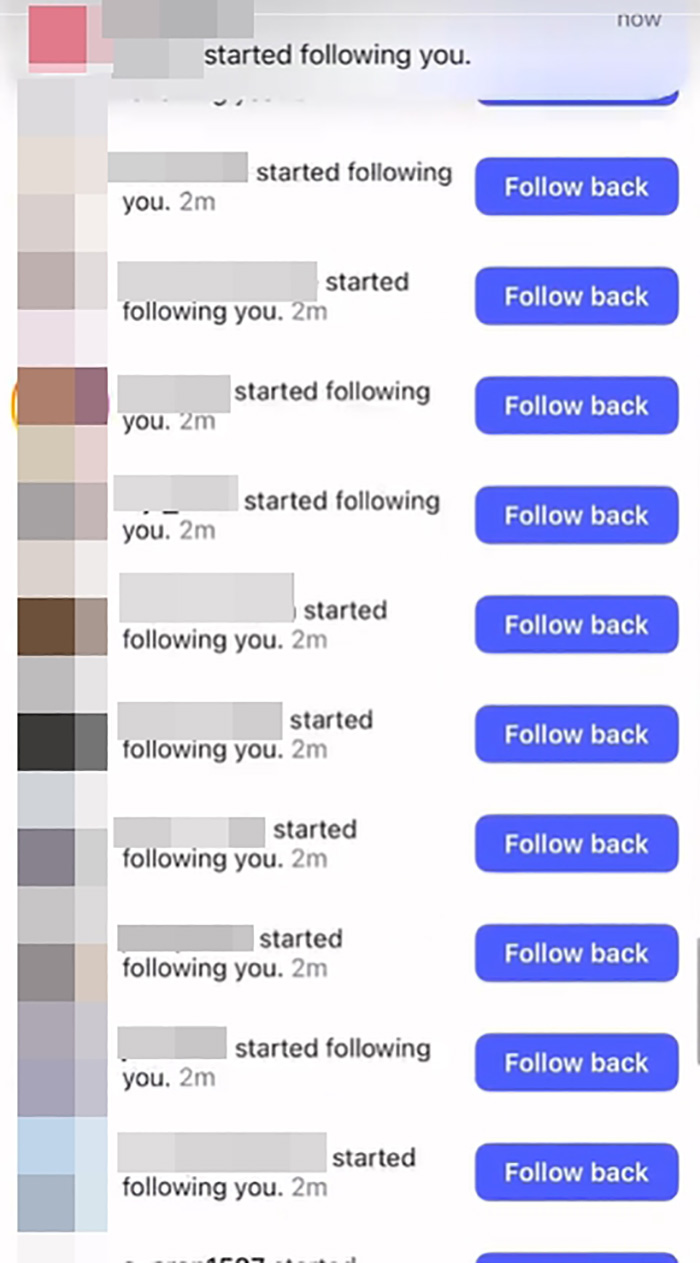 สาวโสดเบื่อแอป หาคู่ ลองวิธีใหม่ ชูป้ายกลางสนามแข่ง