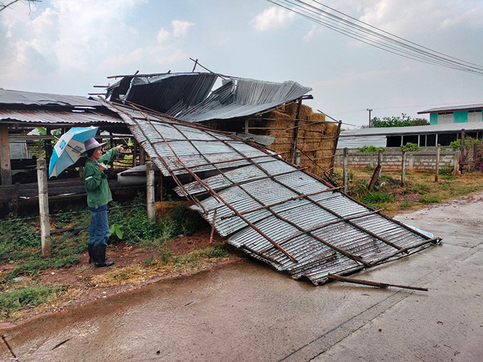 เปิดภาพพายุถล่มขอนแก่น