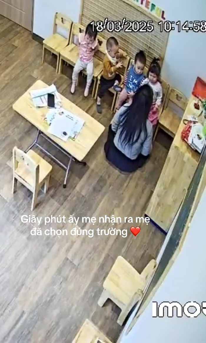 เด็กน้อยร้องไห้โฮ แต่ครูนั่งมองเงียบ