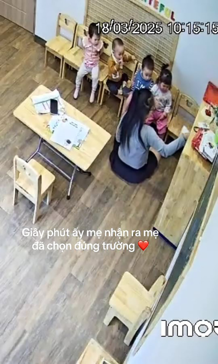 เด็กน้อยร้องไห้โฮ แต่ครูนั่งมองเงียบ