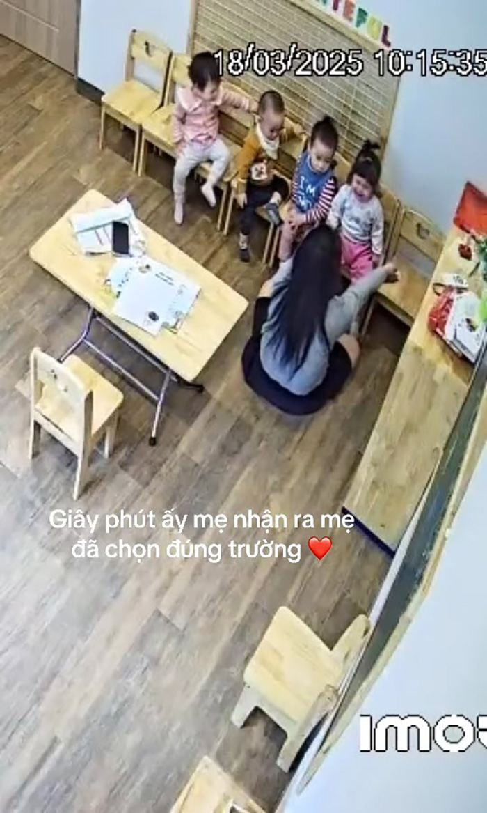 เด็กน้อยร้องไห้โฮ แต่ครูนั่งมองเงียบ